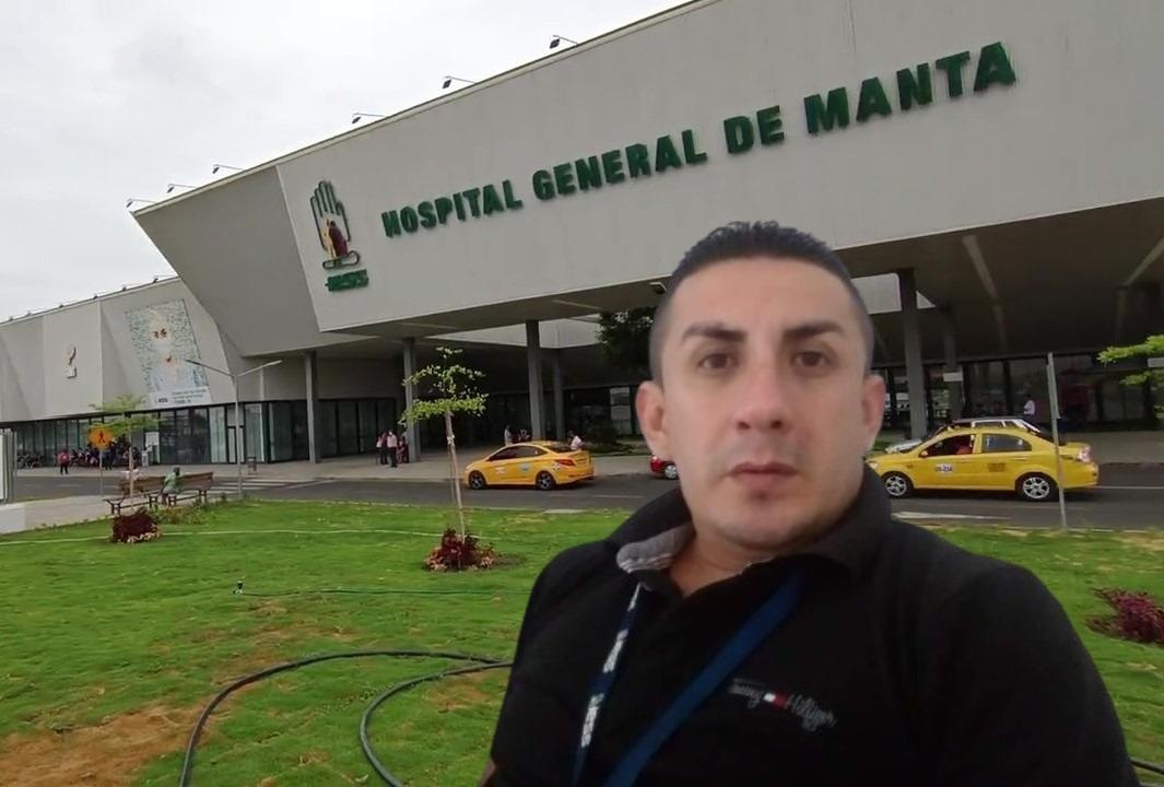 Imagen de Darwin Andrade, quien fue funcionario del Hospital del IESS de Manta, (Collage)