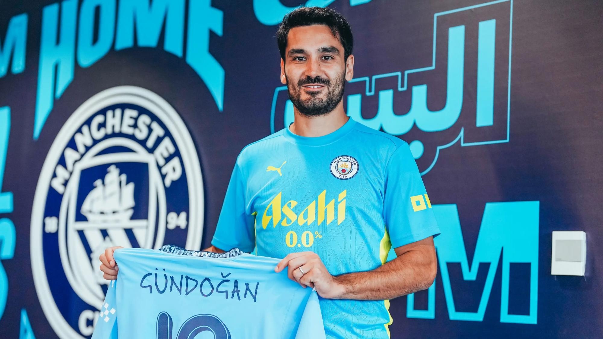 Gundogan en la presentación con el cuadro ciudadano. (Redes sociales)