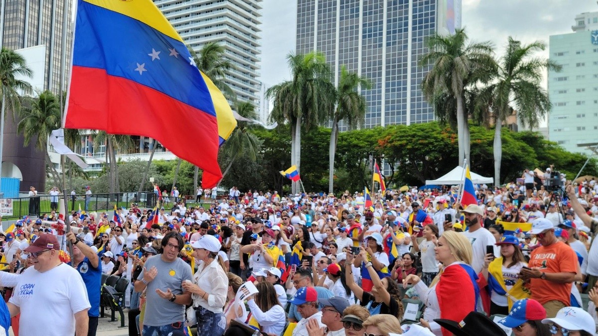 Protesta en rechazó a la decisión del Tribunal Supremo de Justicia de Venezuela (TSJ), que confirmó los cuestionados resultados de las elecciones que dieron la victoria a Nicolás Maduro. (EFE)