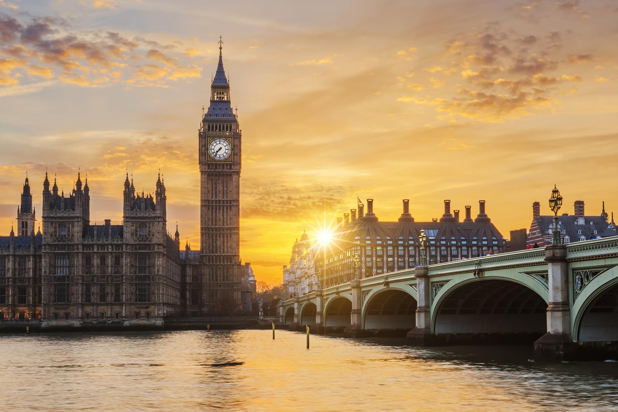 El Big Ben y el puente de Westminster al atardecer, Londres, Reino Unido (Prochasson Frederic)