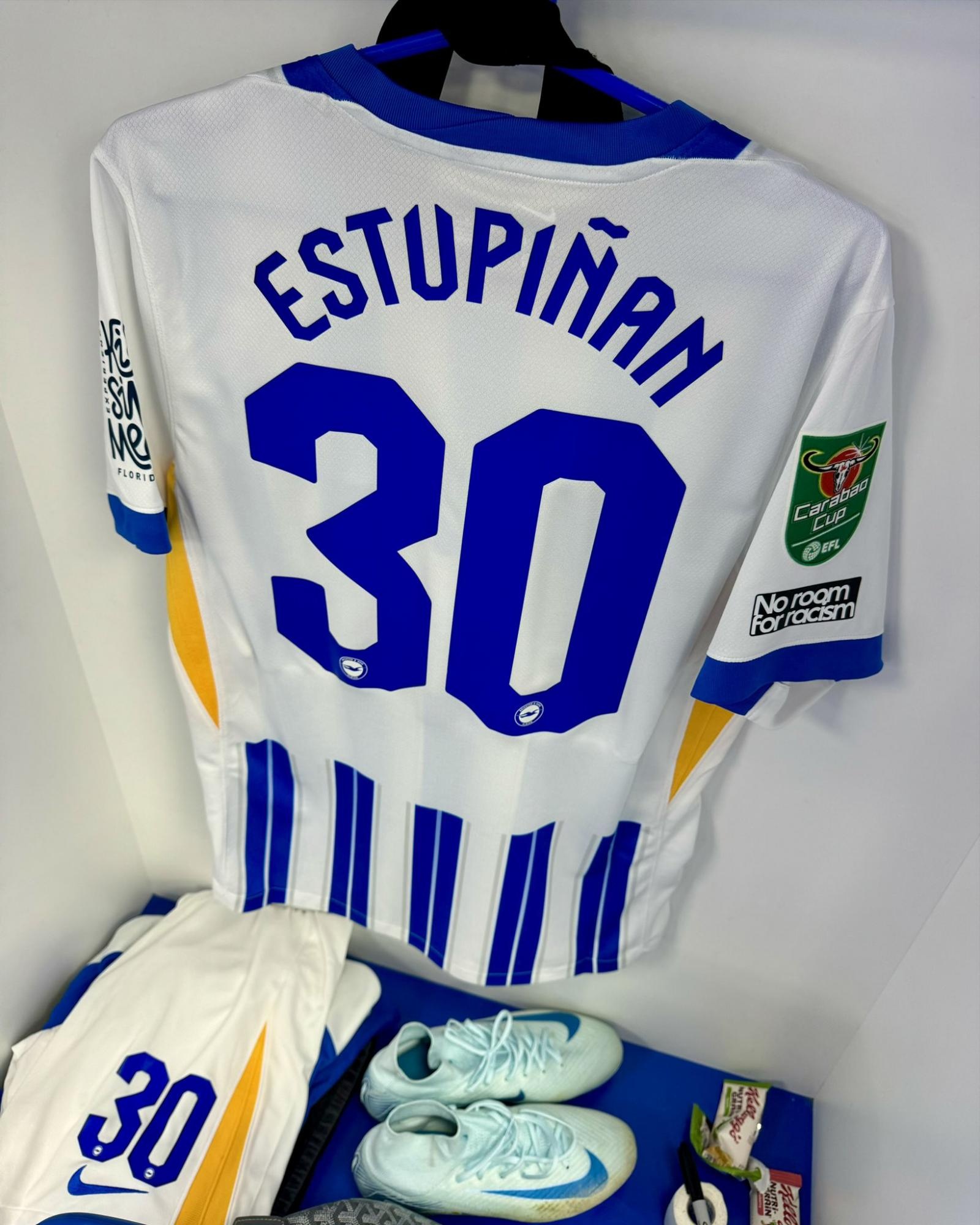 Pervis Estupiñán volvió a la convocatoria del Brighton para la Copa de la Liga. (Redes sociales)