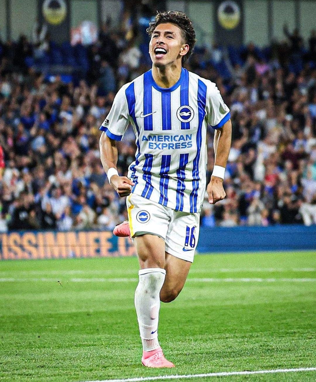 Jeremy Sarmiento, mejor jugador del juego entre el Brighton y Crawley por la segunda ronda de la Copa de la Liga. (redes sociales)