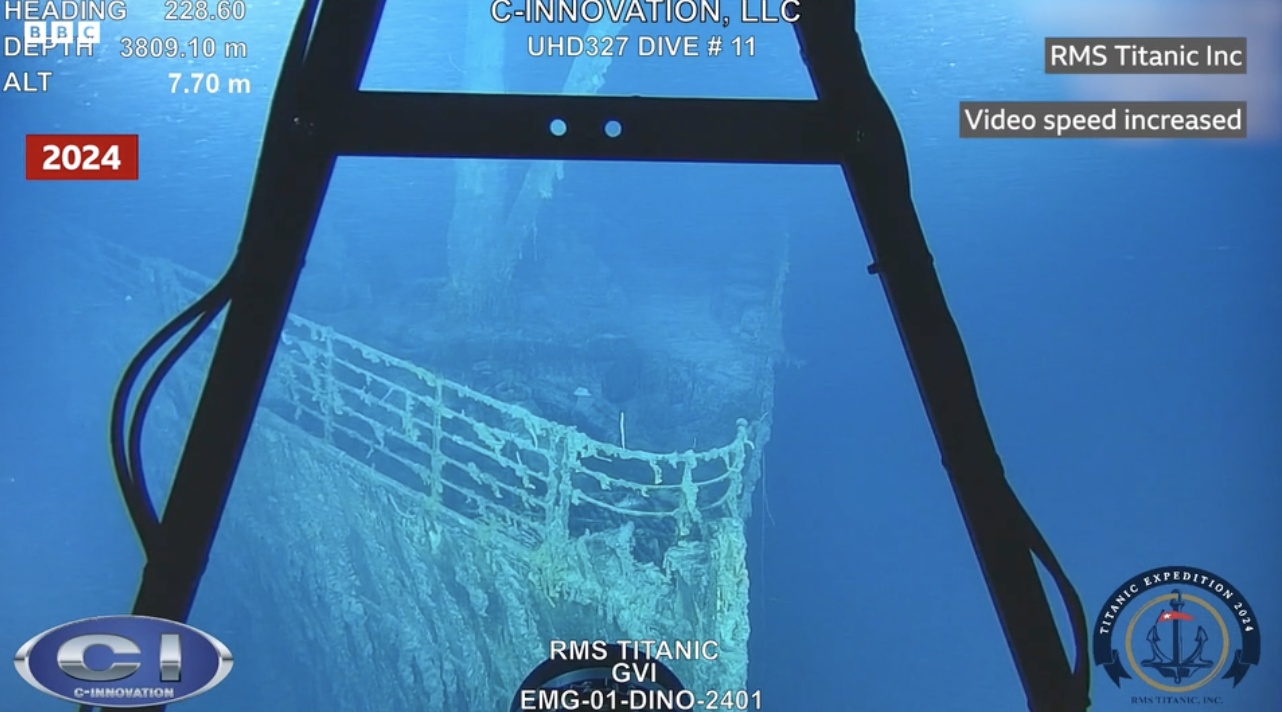 El video muestra una gran sección de la baranda del Titanic que ha desaparecido.