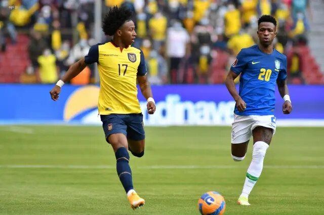 Ángelo Preciado en un partido con Ecuador ante Brasil por las Eliminatorias a Qatar 2022 (Foto: Internet)