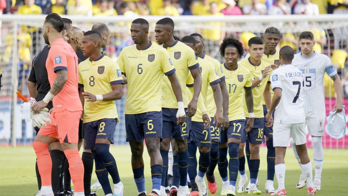 Dos jugadores de la selección de Ecuador pueden ser suspendidos si reciben amarilla ante Brasil. (API)