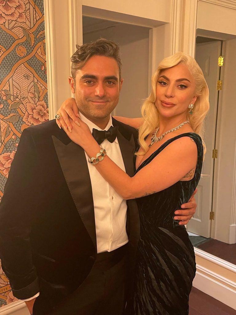 Fotografía de Lady Gaga y su prometido Michael Polansky (Foto cuenta X)