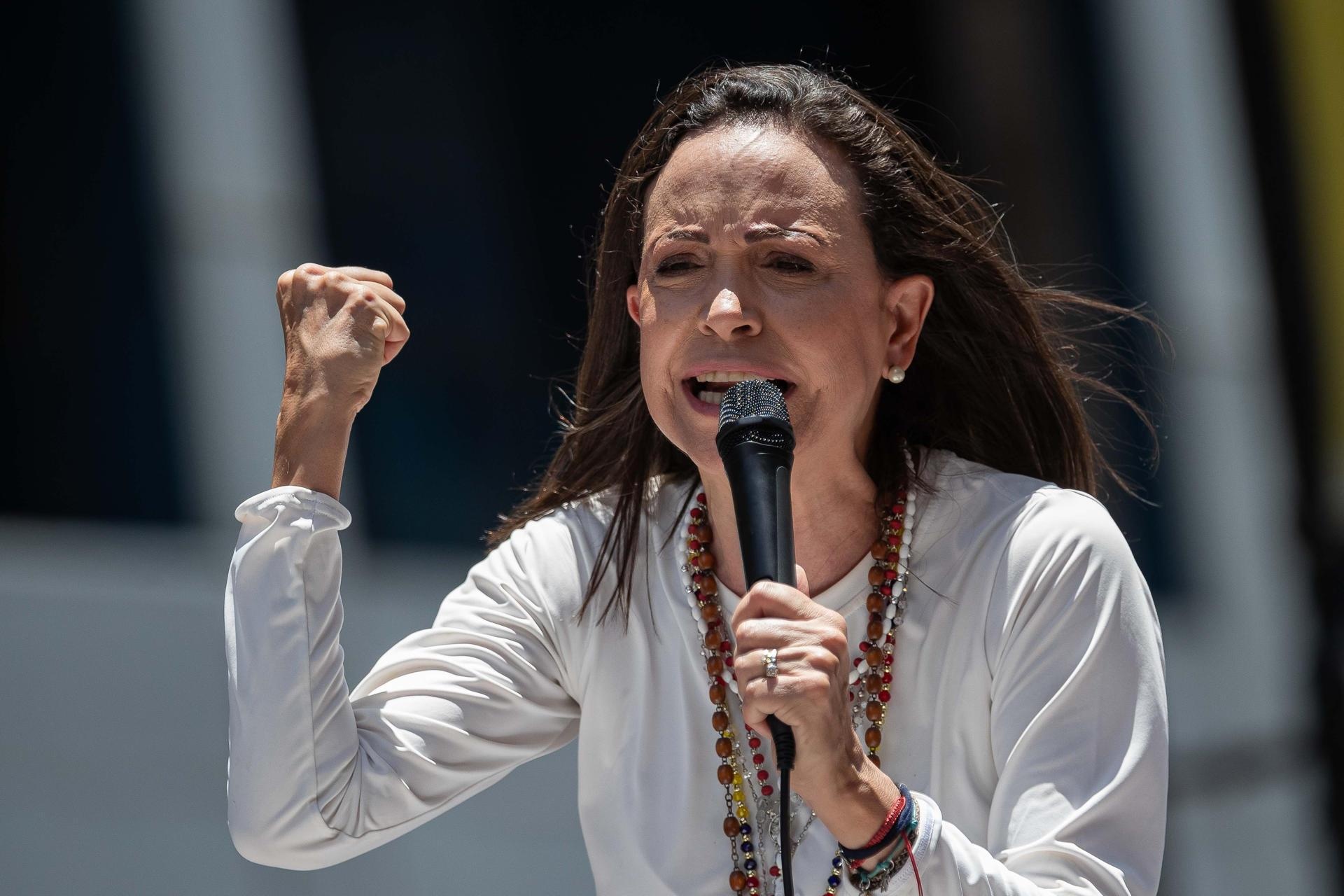 Fotografía de archivo del 28 de agosto de 2024 de la líder opositora venezolana, María Corina Machado, pronunciando un discurso en una manifestación, en Caracas (Venezuela). (Foto: EFE)