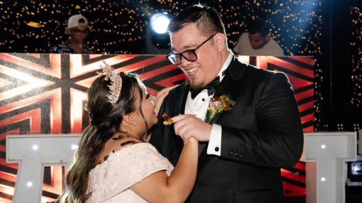 Imagen de archivo de Franco Escamilla y su hija, en su fiesta de quinceañera. (RRS)