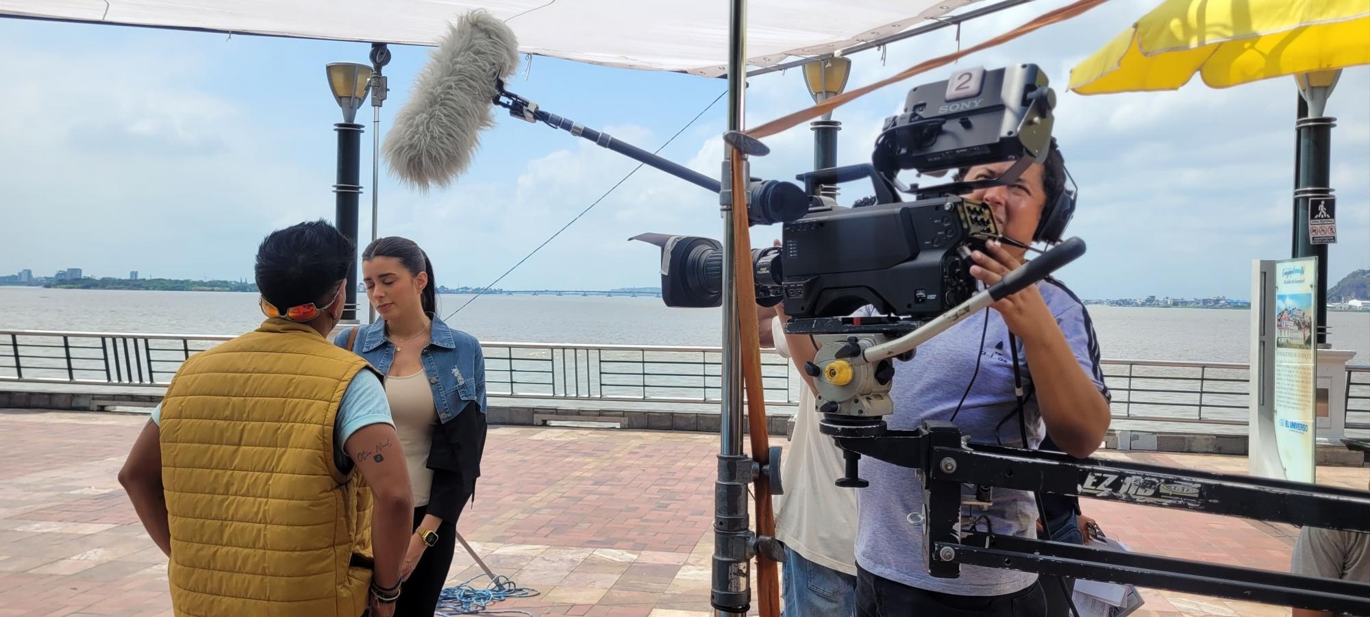 Grabación de escenas en Puerto Santa Ana. (Ecuavisa)