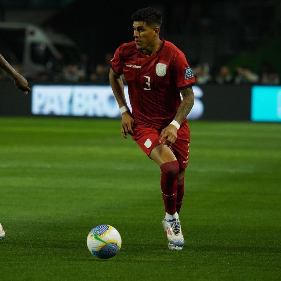 Piero Hincapié tiene un valor de mercado superior al de la selección de Perú. (Redes sociales)