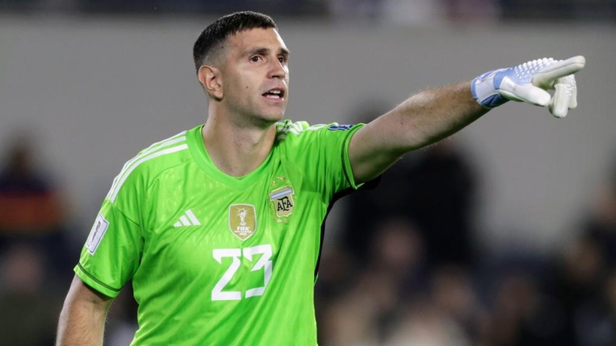 El portero Emiliano Martínez en un partido con la selección de Argentina (Foto: Internet)