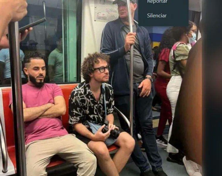 Fotografía del youtuber Luisito Comunica en el metro de República Dominicana (INTERNET)
