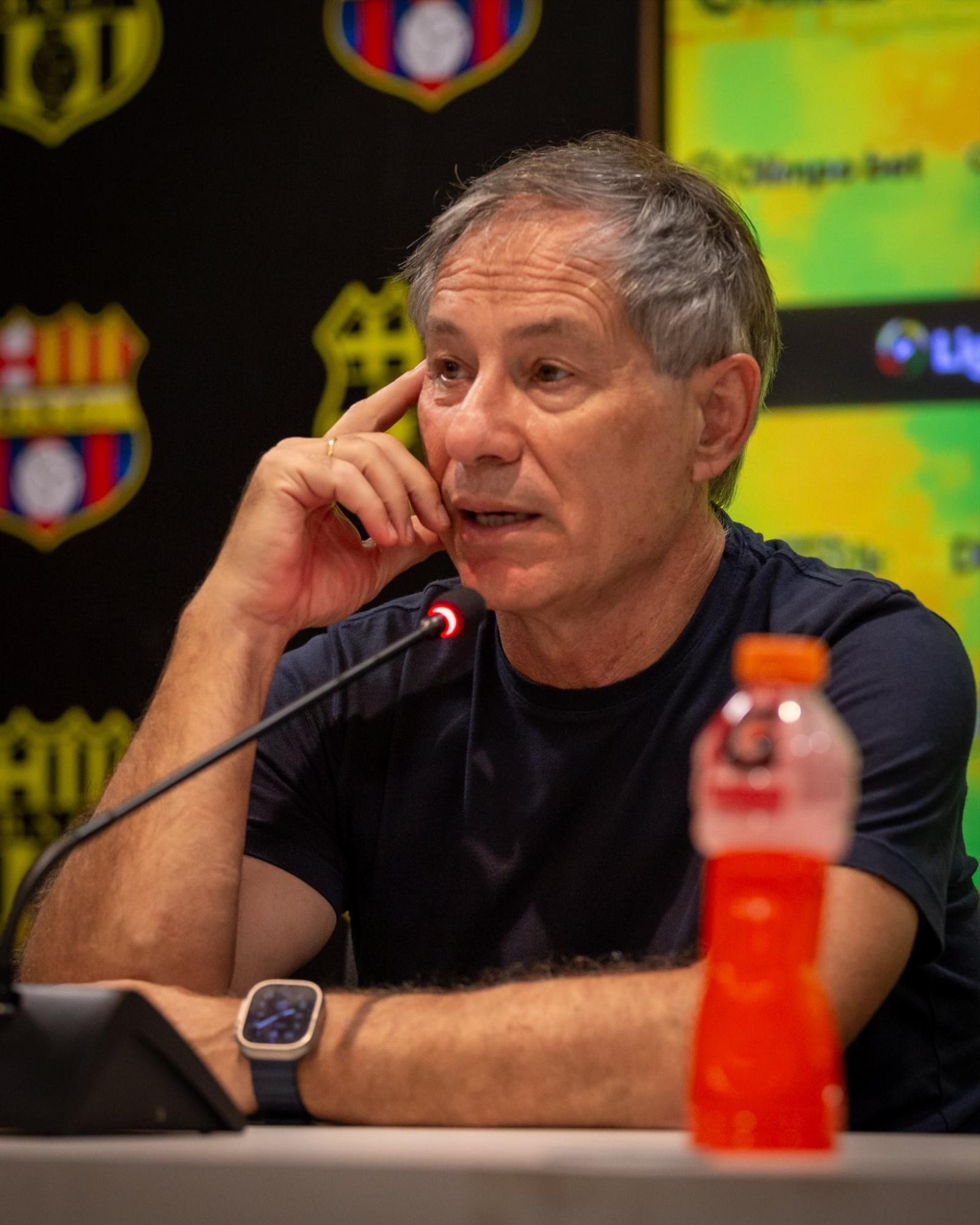 Ariel Holan reconoció el buen trabajo de Juan Usma y Jandry Gómez. (Barcelona SC)