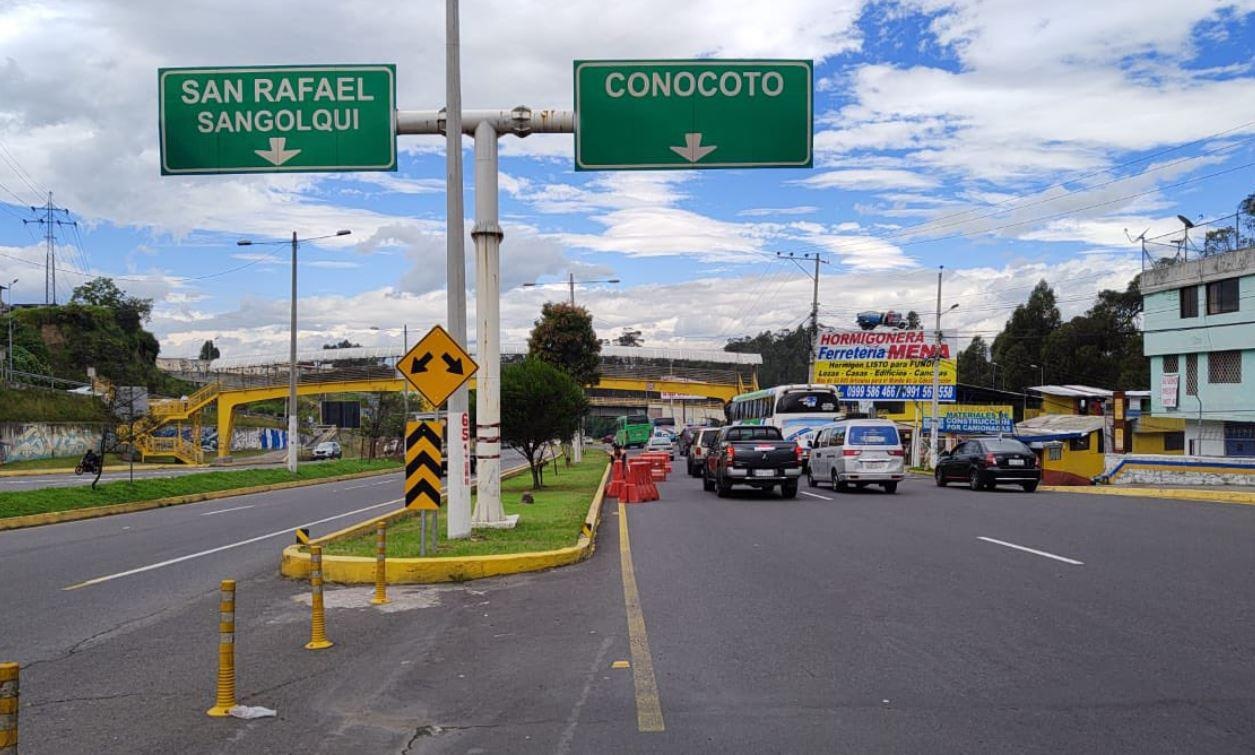 Vista de la Autopista General Rumiñahui a la altura del Puente 2. (Autopista Rumiñahui.)