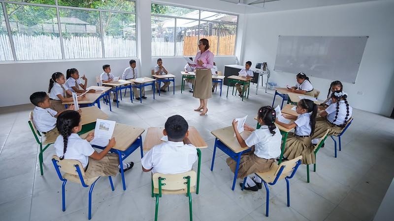 Foto de estudiantes de primaria en la unidad Ileana Espinel Cedeño. (Ministerio de Educación)