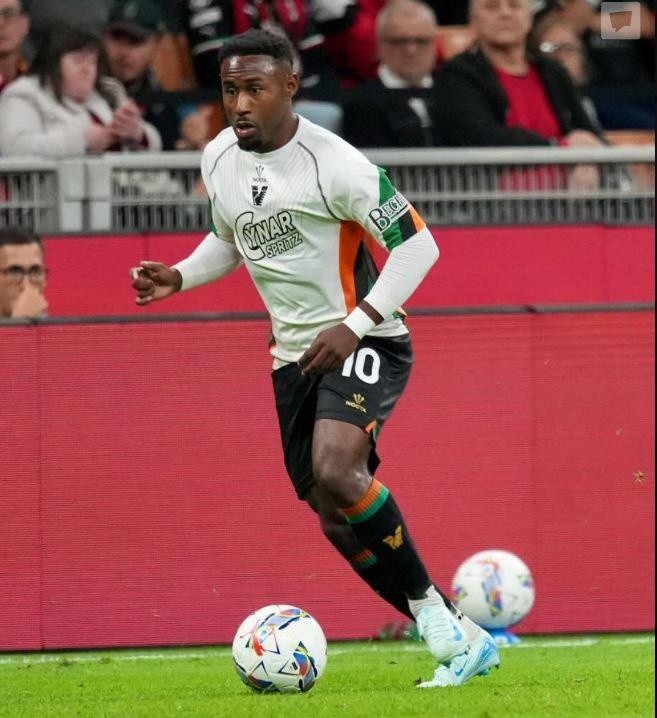 John Yeboah con la camiseta del Venezia. (Redes Sociales)