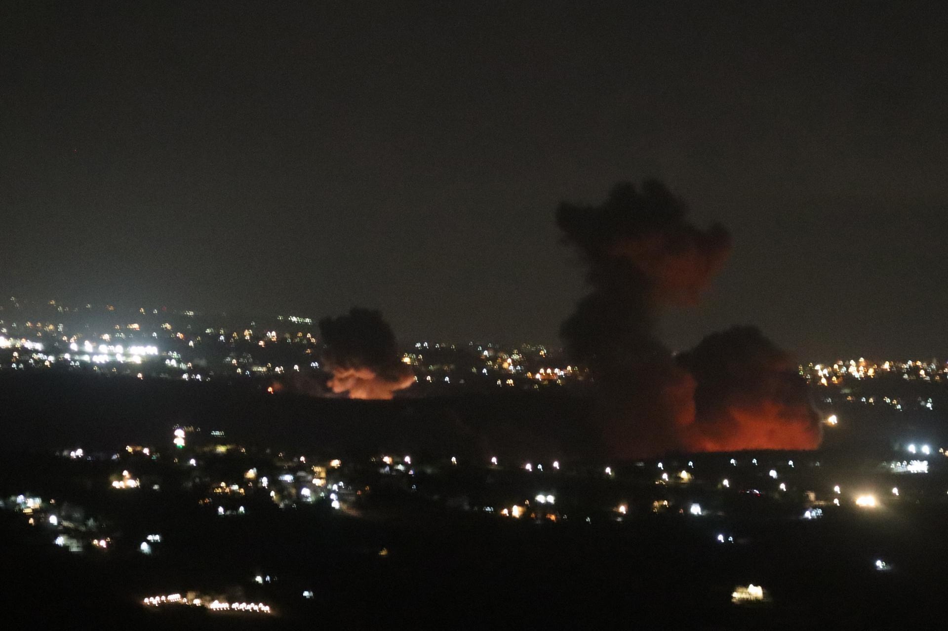 Humo después de los bombardeos israelís a Beirut. (Foto: EFE)