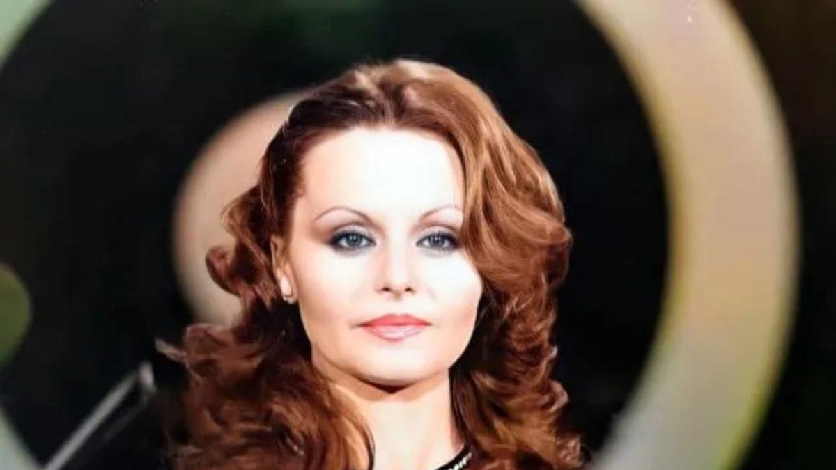 Rocío Dúrcal fue una icónica cantante española que conquistó al público latinoamericano con su voz inigualable y su interpretación de boleros y rancheras. (RRSS)