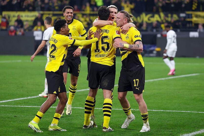 Jugadores del Borussia Dortmund, celebrando. (BORUSSIA)