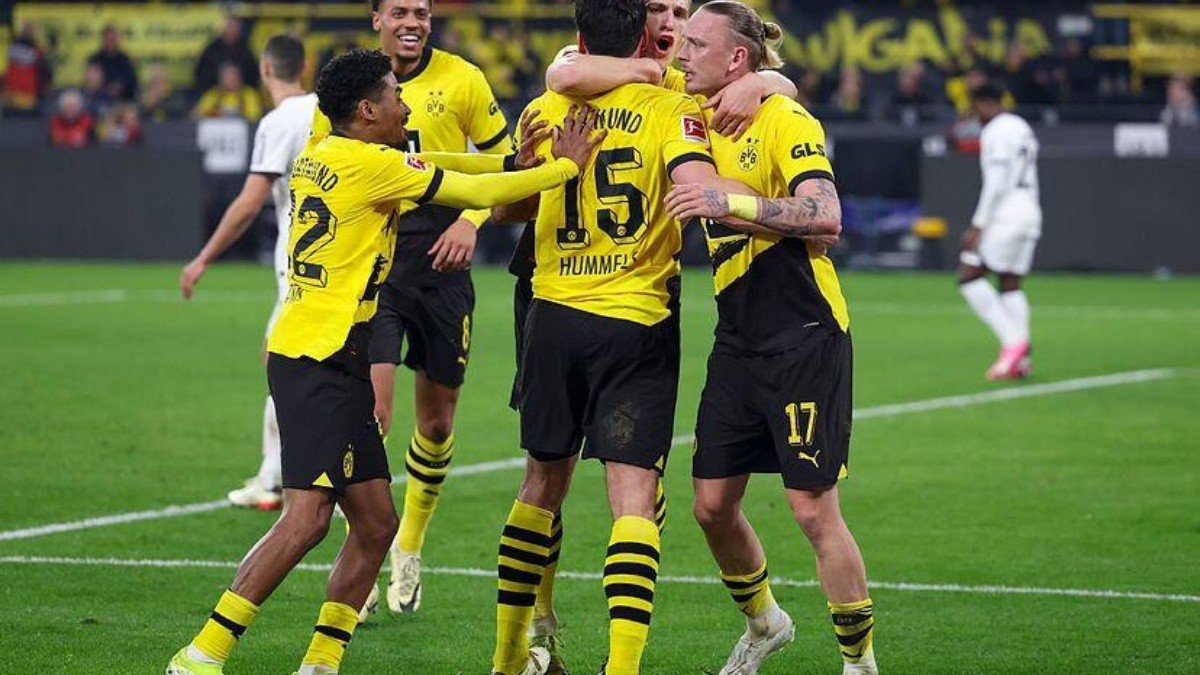 Jugadores del Borussia Dortmund, celebrando. (BORUSSIA)