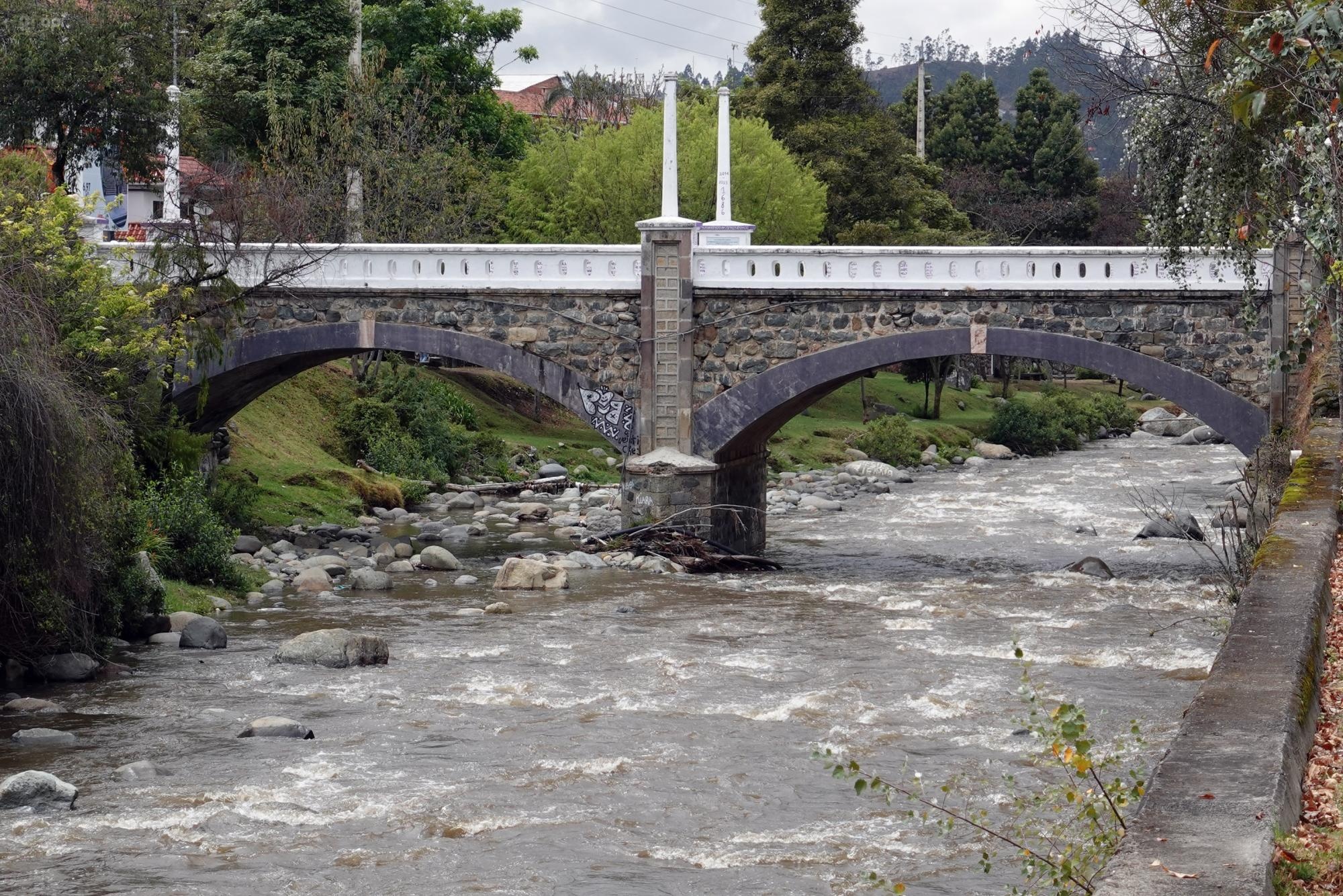Río Tomebamba después de las lluvias. (API)