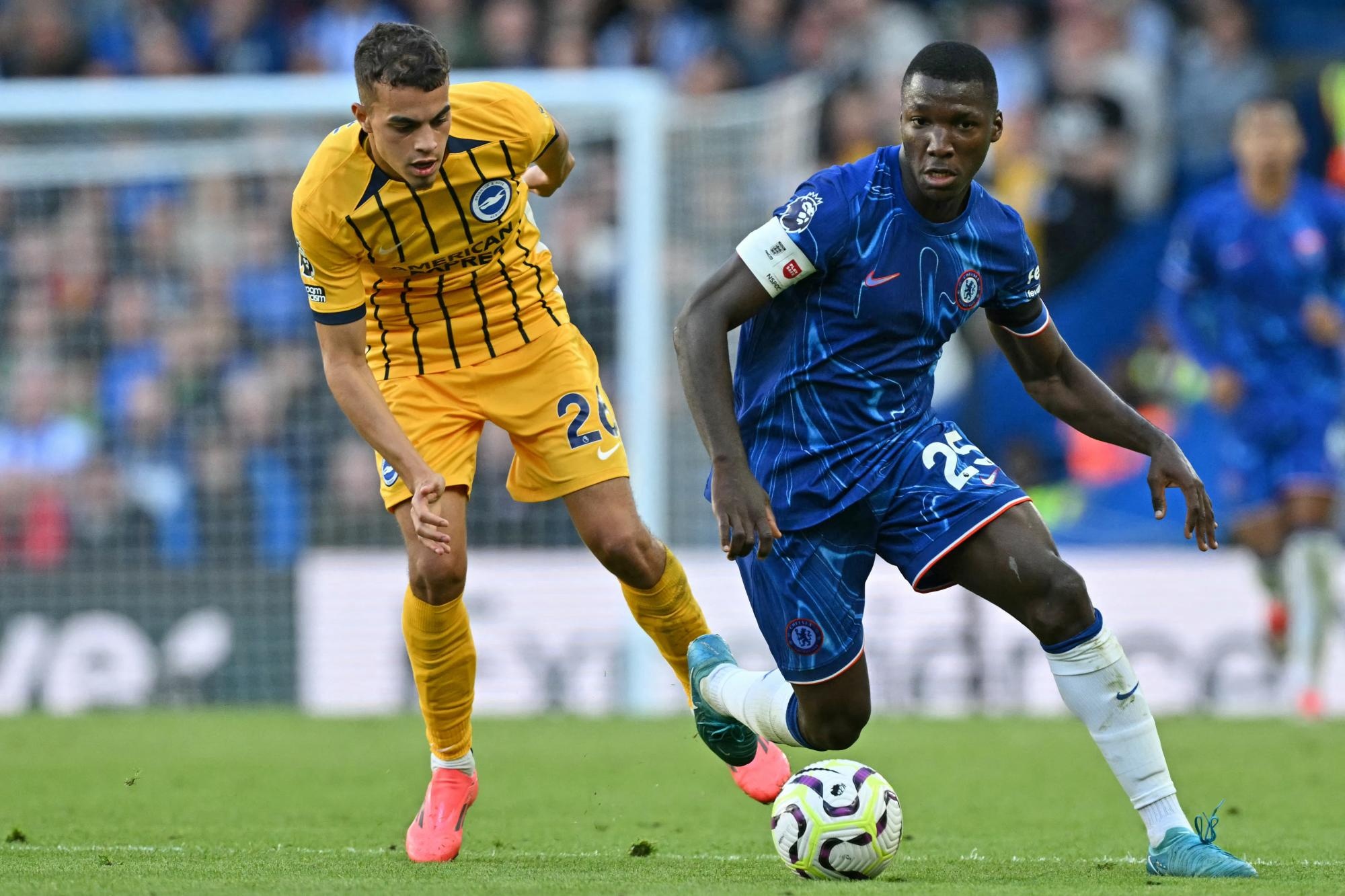 Moisés Caicedo fue titular en la victoria del Chelsea por 4-2 al Brighton por la Premier League. (AFP)