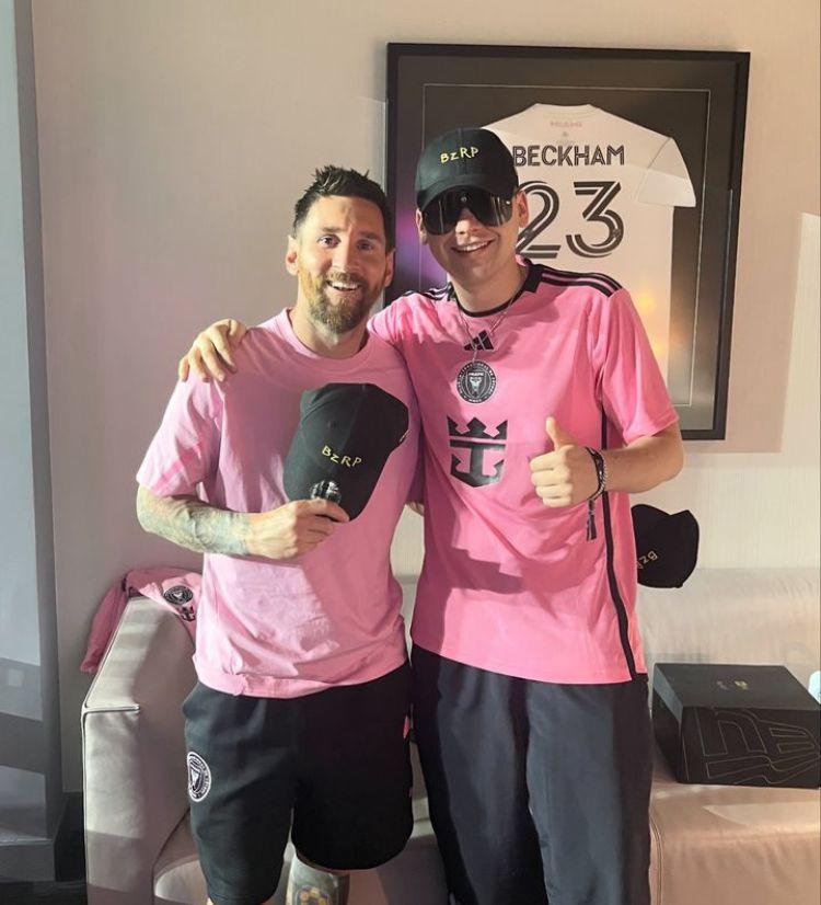 Fotografía publicada por Bizarrap junto al jugador Leonel Messi (Foto cuenta Instagram @bizarrap)