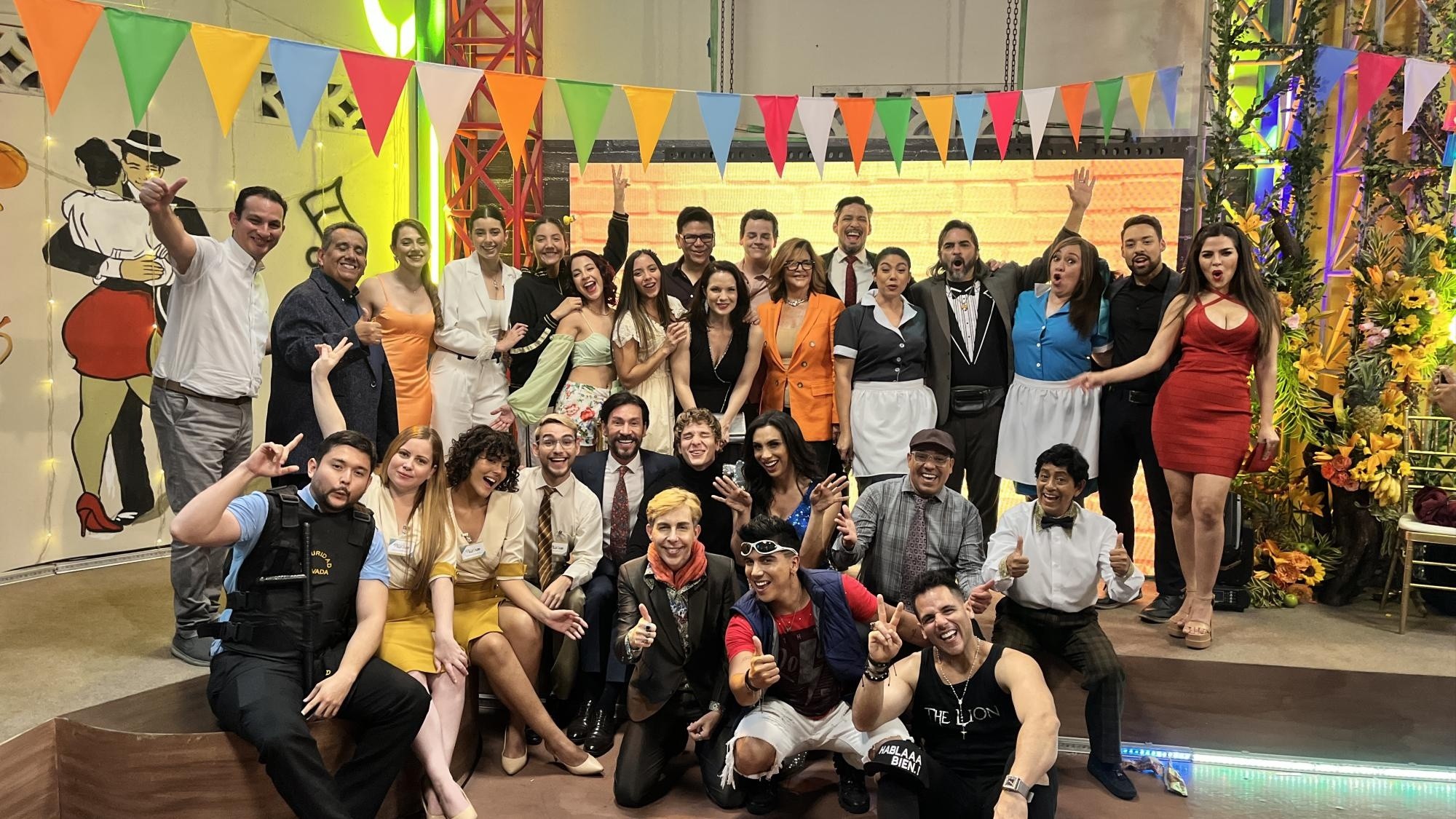 Los García. Imagen grupal de los actores que conforman el ambicioso proyecto de Ecuavisa. (FRANKLIN NAVARRO)