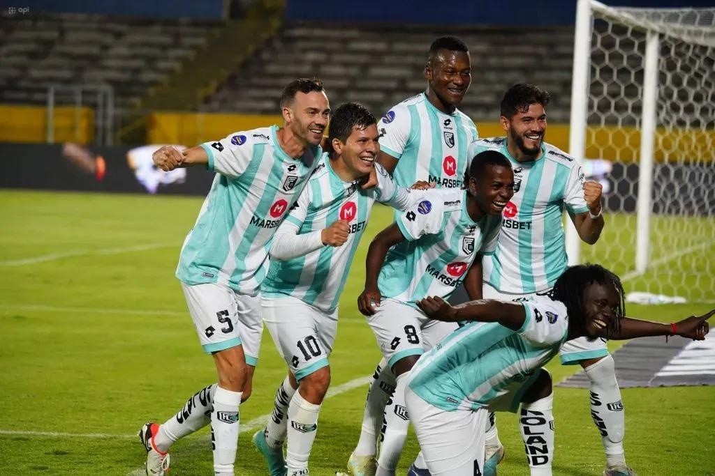 Jugadores del Cumbayá FC celebrando su gol. (API)