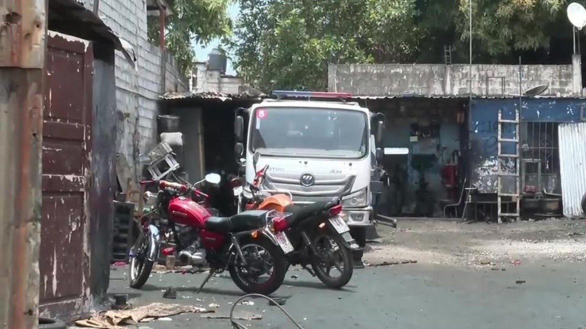 Imagen del taller mecánico donde fue asesinado un hombre del 3 de octubre del 2024. (Televistazo)