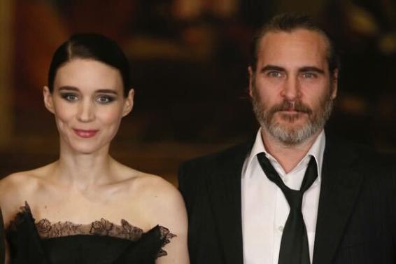 Joaquin Phoenix y Rooney Mara (INTERNET)