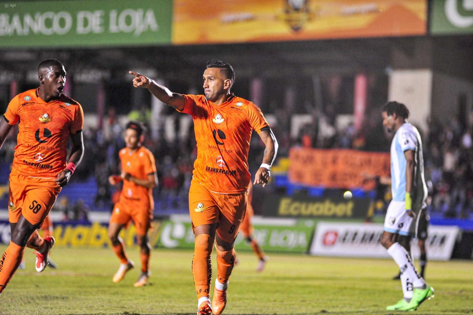 Diego Ávila celebra su gol con Libertad ante Cumbayá por la Liga Pro (API)