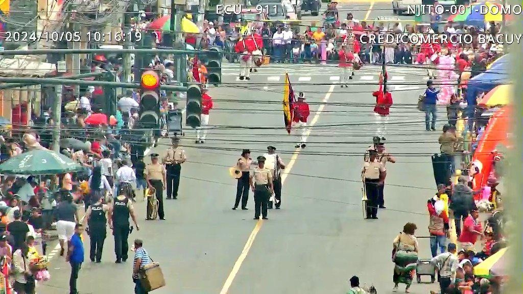 Una supuesta balacera interrumpió el desfile por los 52 años de cantonización de Naranjito, en Guayas. (Cortesía)