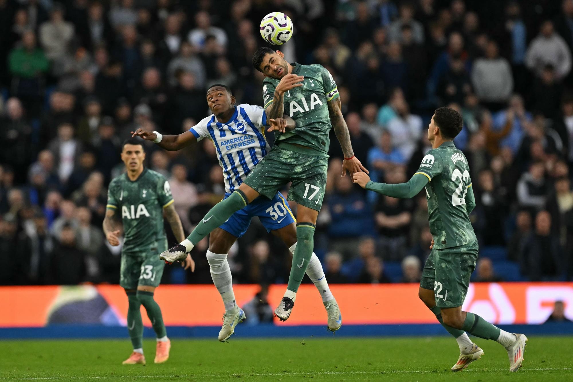 Pervis Estupiñán y el Brighton venció al Tottenham en la Premier League. (Redes sociales)