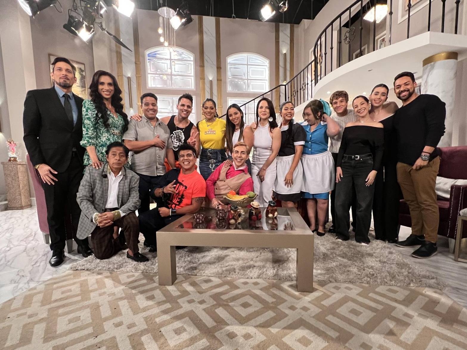 Elenco de Los García durante una entrevista con Dora West. (Kenneth Triviño)