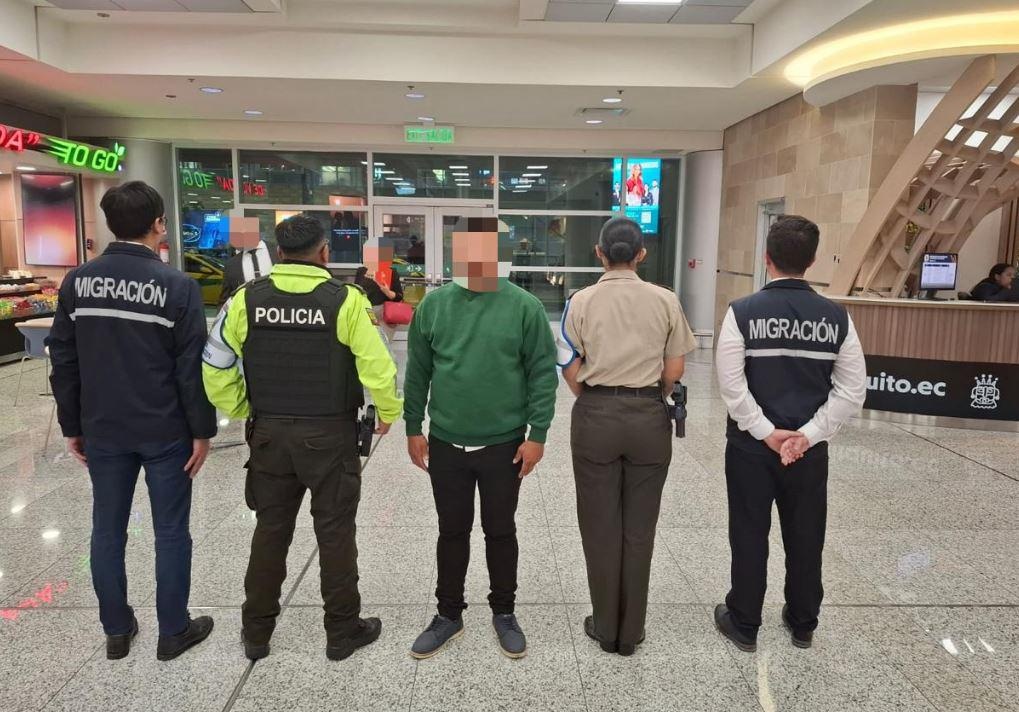 El ciudadano extranjero fue detenido en el Aeropuerto de Quito. (Ministerio del Interior)