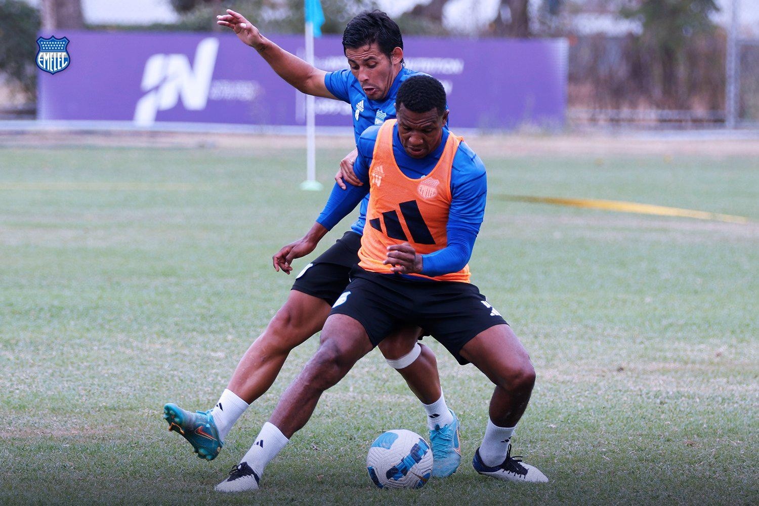 Un jugador de Emelec se descompensó en el entrenamiento. (Redes sociales)