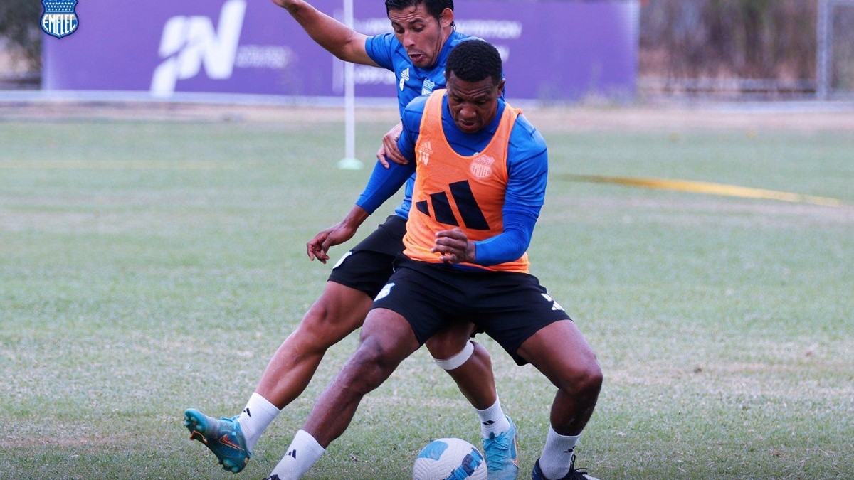 Un jugador de Emelec se descompensó en el entrenamiento. (Redes sociales)