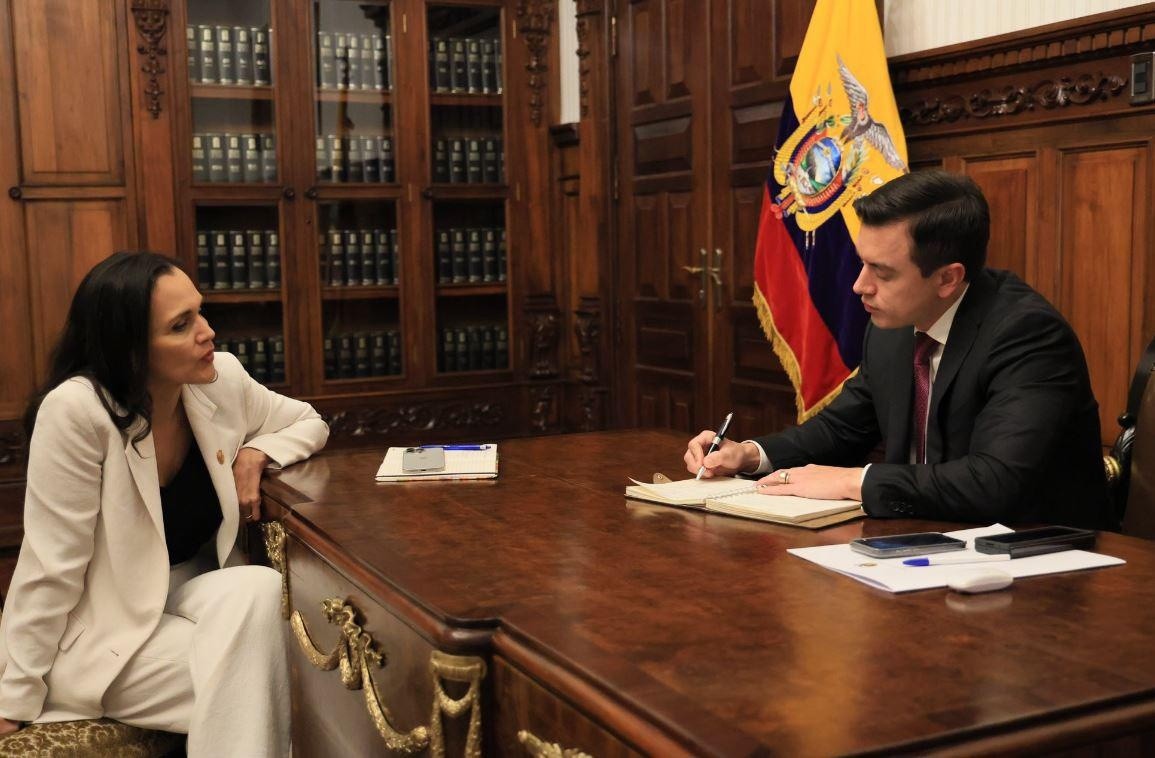 Encuentro entre la ministra (e) de Energía, Inés Manzano, y el presidente Daniel Noboa. (Cuenta X Daniel Noboa)