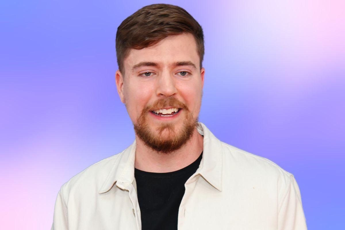 MrBeast es un popular creador de contenido estadounidense conocido por sus extravagantes desafíos y generosos obsequios en sus videos de YouTube. Sus contenidos virales, que a menudo involucran grandes sumas de dinero, lo han convertido en uno de los youtubers más famosos y ricos del mundo.