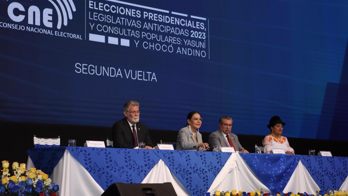 Imagen de archivo de cuatro de los cinco miembros que conforman el pleno del CNE. (Rolando Enríquez / API)