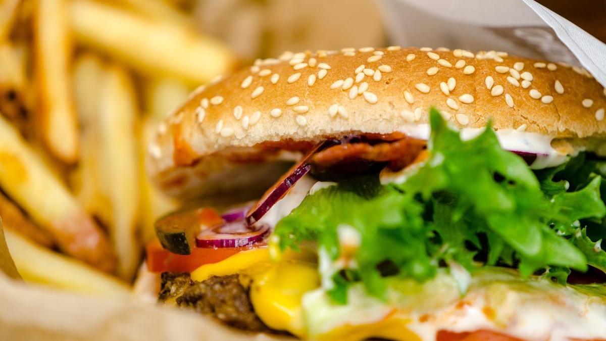 Fotografía representativa de una hamburguesa (PIXABAY)