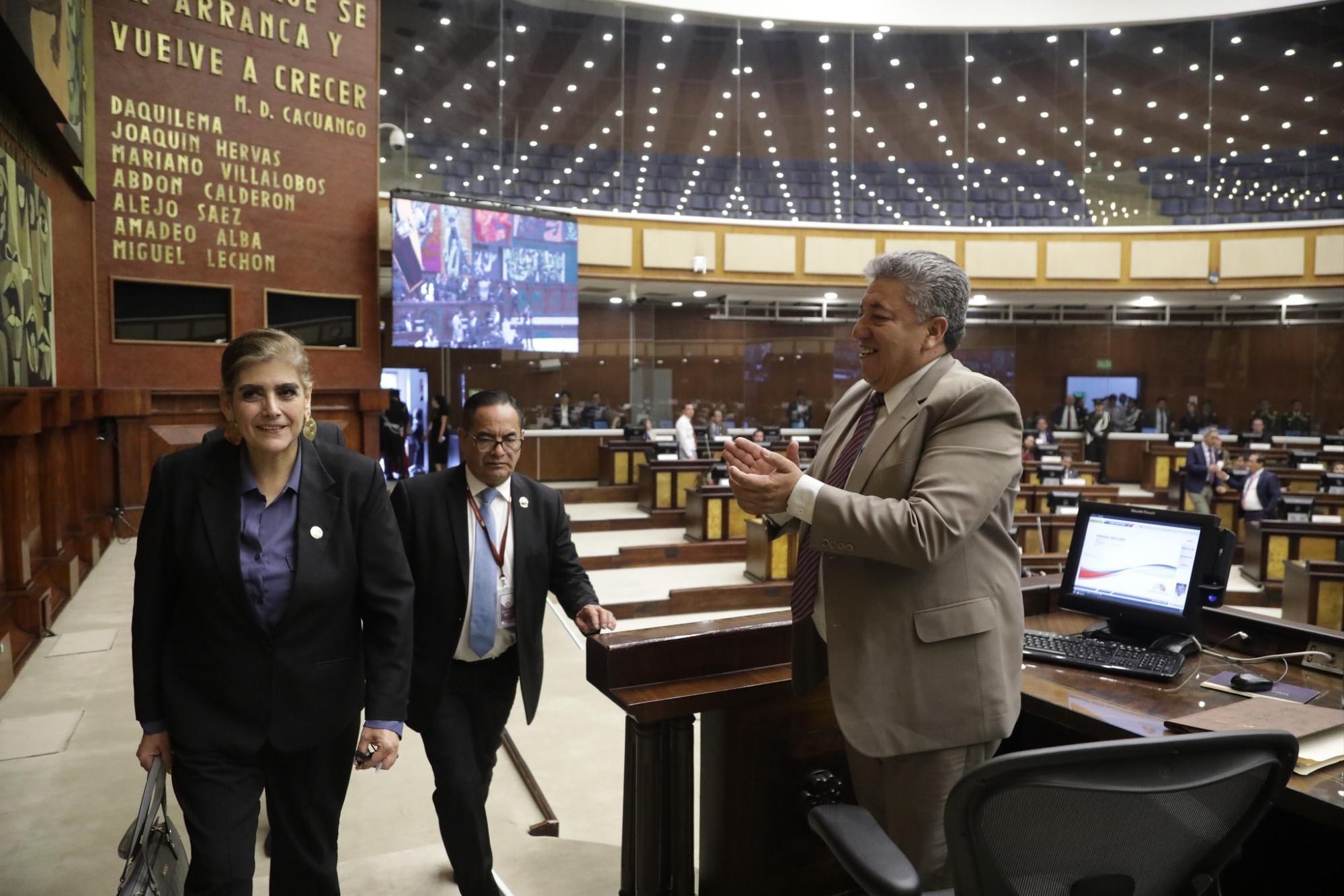 Foto de Mónica Palencia, tras intervenir en el pleno de la Asamblea Nacional, en el juicio político contra ella. (Asamblea Nacional)