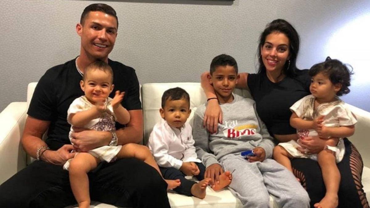 Imagen de la familia de Georgina Rodríguez junto a Cristiano Ronaldo (RRSS)