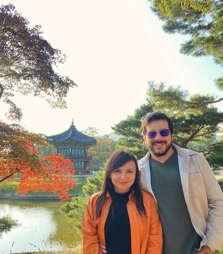 Fotografía de Jorge Ulloa y Nataly Valencia en su luna de miel en Corea del Sur (Foto cuenta Instagram @jorgeulloa)