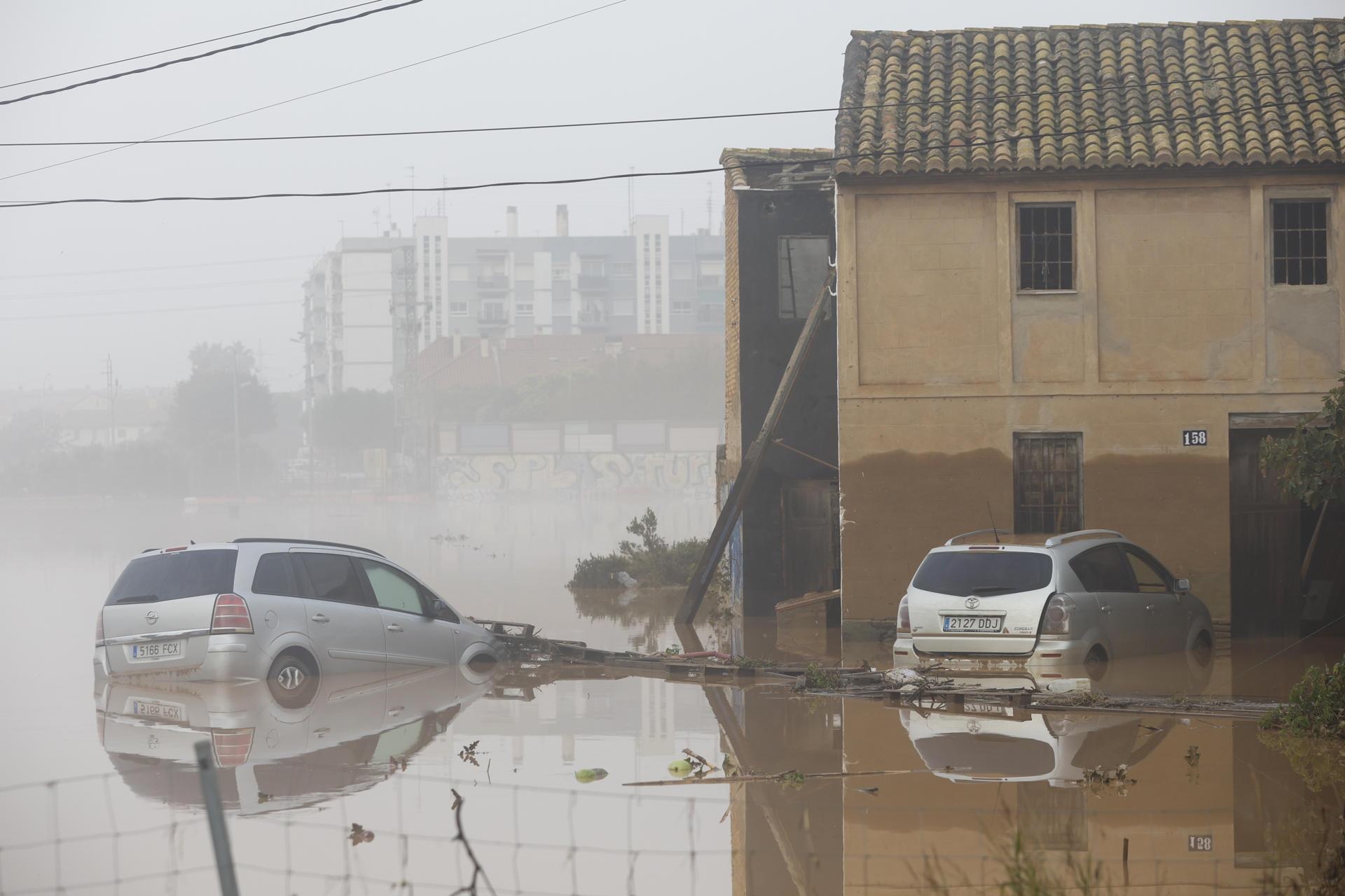 Vista general de una alquería en Sedaví anegada a causa de las lluvias torrenciales de las últimas horas. (Foto: EFE)
