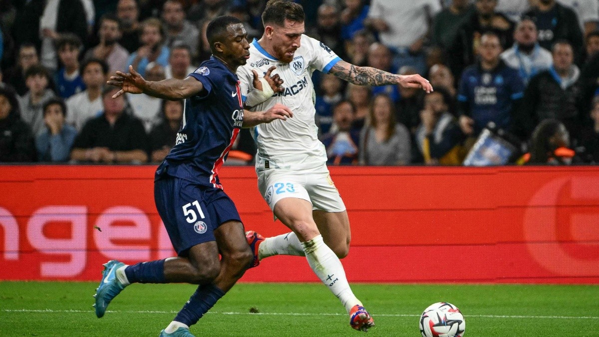 Willian Pacho y el PSG enfrentarán al Atlético de Madrid en la Champions League. (AFP)