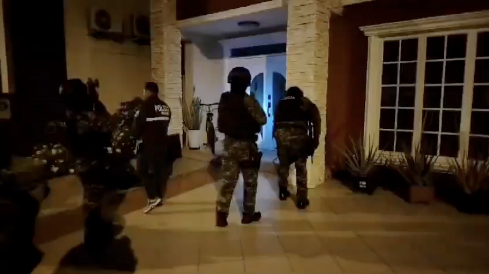 La policía allanó el domicilio del implicado y formalizó su detención. (Captura de pantalla)