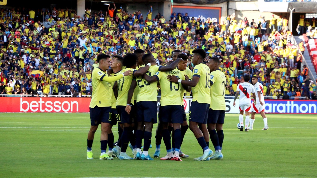 Los jugadores de la selección de Ecuador rezaron en la concentración antes de jugar con Bolivia. (API)
