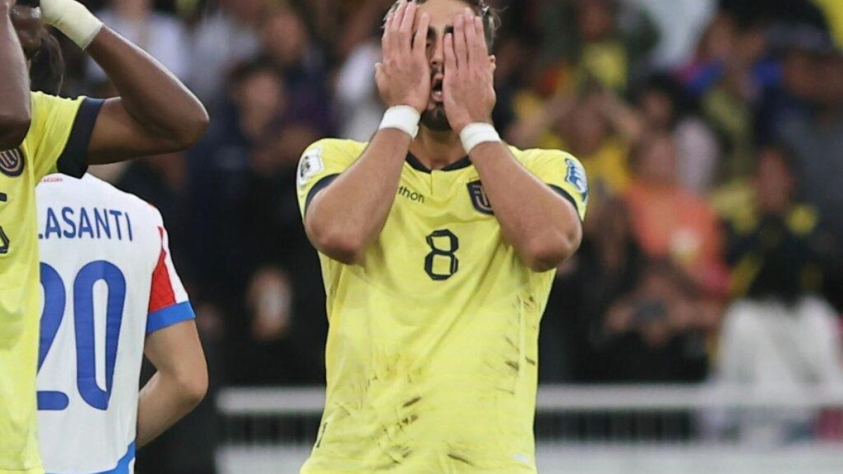 Leonardo Campana en el partido entre la selección de Ecuador contra Paraguay por las Eliminatorias Sudamericanas (Foto: Internet)